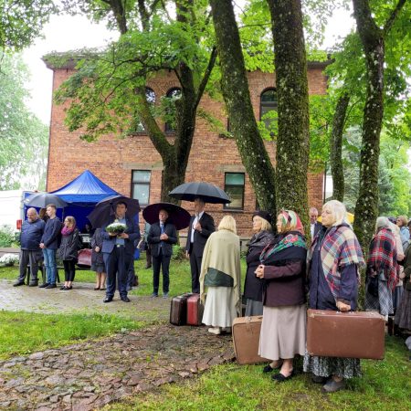 Lietingą penktadienį Rokiškio minėjo Gedulo ir vilties dieną