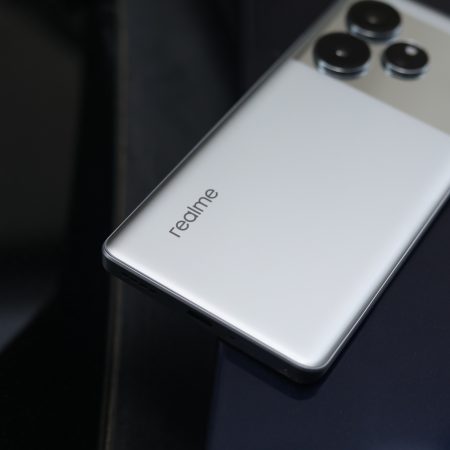 „Realme GT 6“ apžvalga: nuostabus ekranas, nuostabus našumas