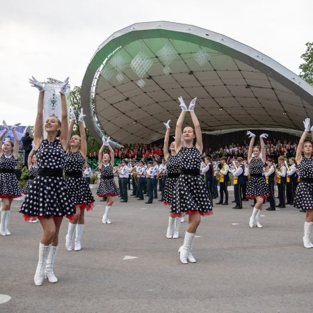 Regioninė dainų šventė „Teka saulelė“ subūrė pustrečio tūkstančio dalyvių