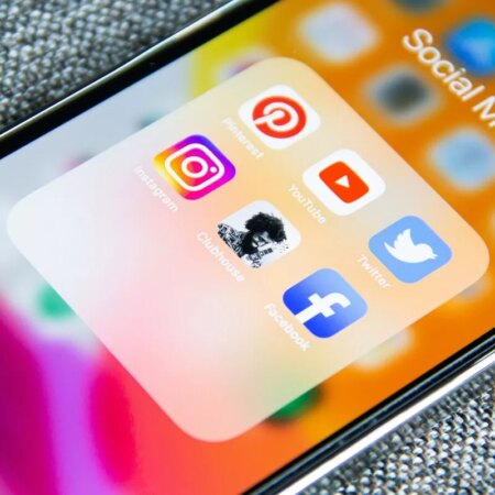 Kuo socialinėje žiniasklaidoje naudojamas HMU slengas?