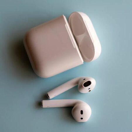 „Apple AirPods“ su IR kameromis iki 2026 m. masinei gamybai: ataskaita