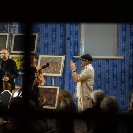„Šiaulių Monmartro Respublika“ Pakruojui įteikė įspūdingą dovaną