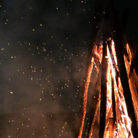 simboliniai aukurai – Laisvės alėjoje